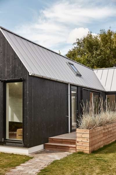 Architect-designed holiday home clad in steel profiles and wood, Skovsøvej 15, 4200 Slagelse